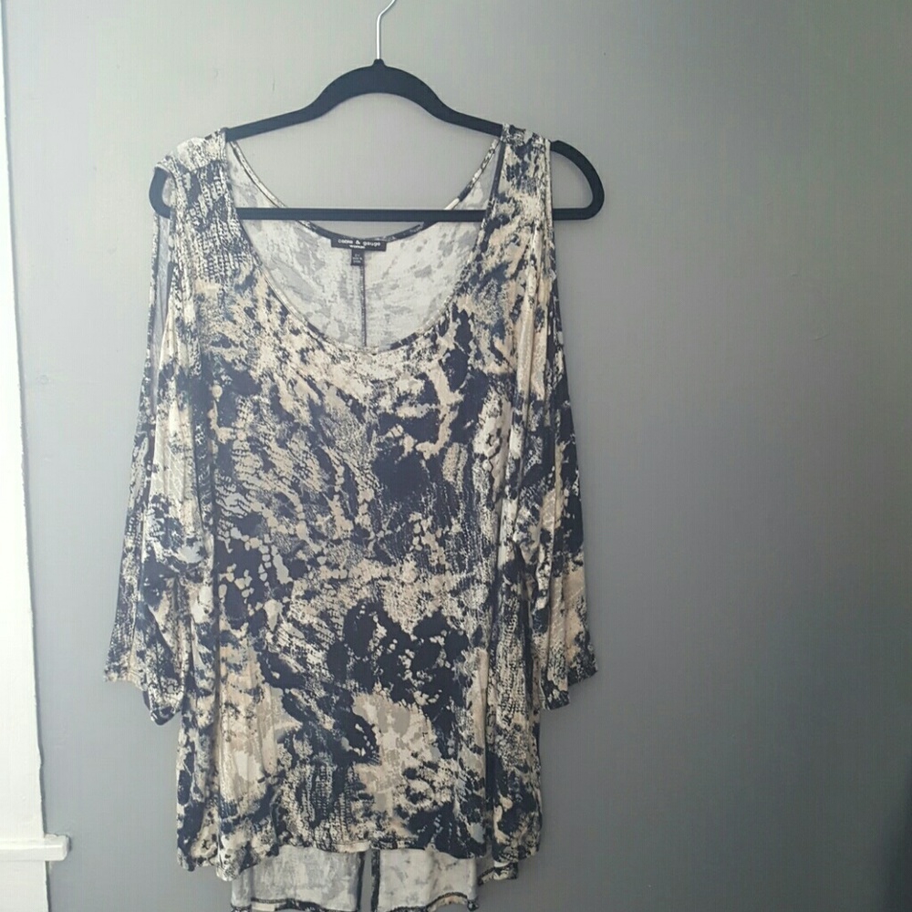 Cold shoulder tunic top